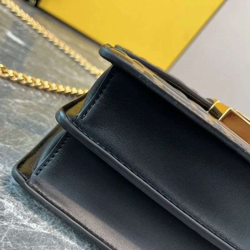 新作限定♪フェンディ FFロゴ バッグ コピー ショルダーバッグ feg95749
