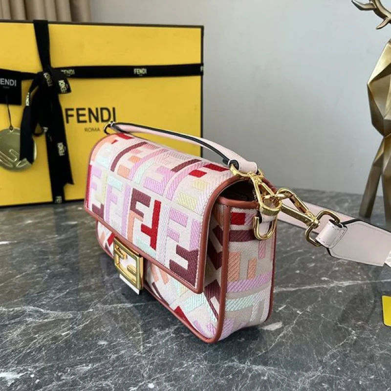 超希少!フェンディ バゲットFF刺繍 ハウンド コピー ショルダーバッグ feh25658