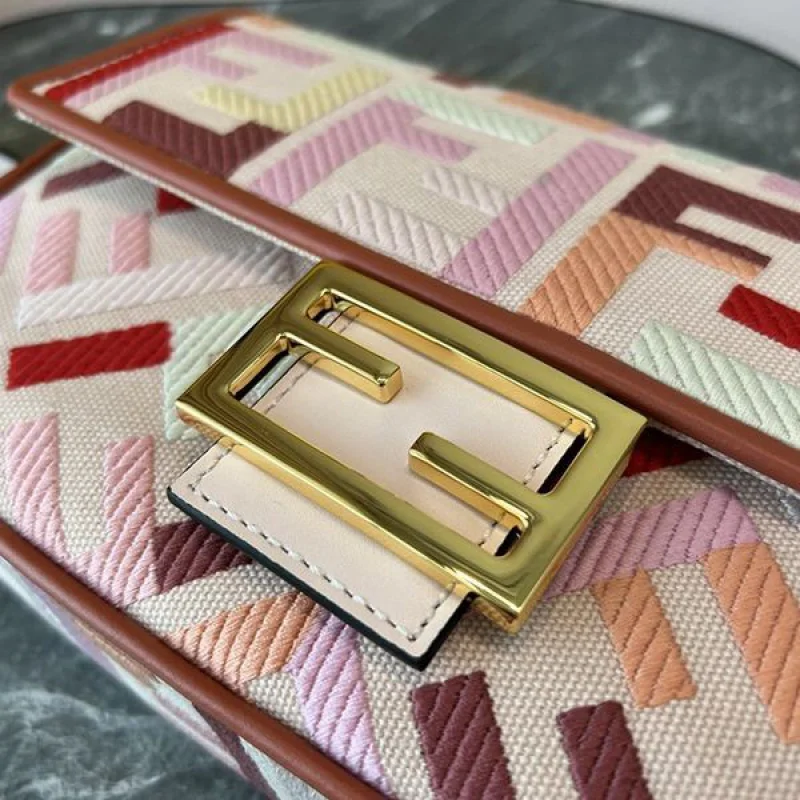 超希少!フェンディ バゲットFF刺繍 ハウンド コピー ショルダーバッグ feh25658