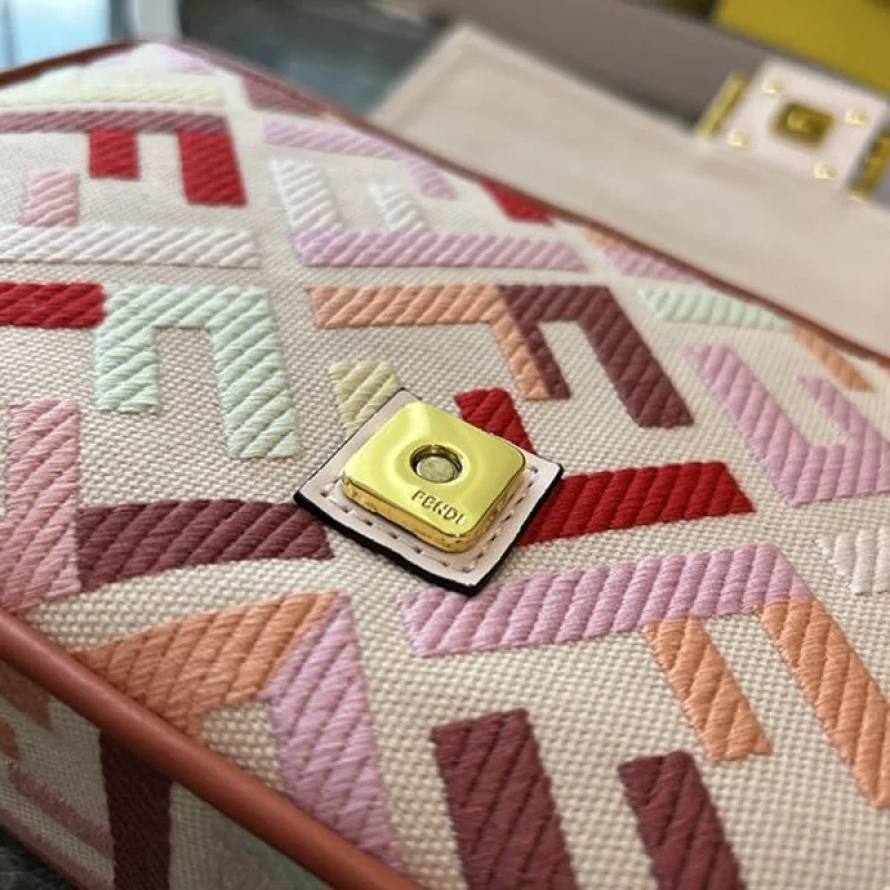 超希少!フェンディ バゲットFF刺繍 ハウンド コピー ショルダーバッグ feh25658