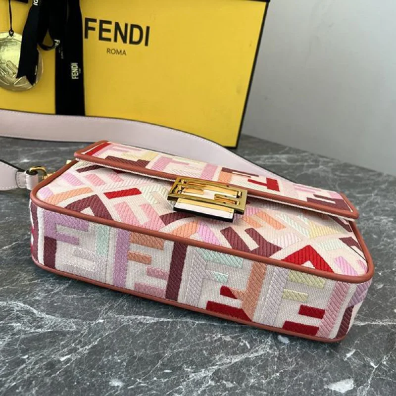 超希少!フェンディ バゲットFF刺繍 ハウンド コピー ショルダーバッグ feh25658
