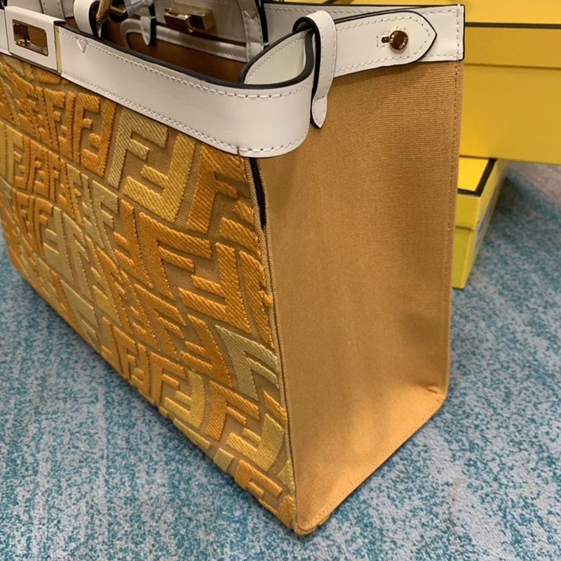 春もの新作フェンディ ピーカブー エックストート 偽物FFウール フィッシュアイ バッグ feh64338