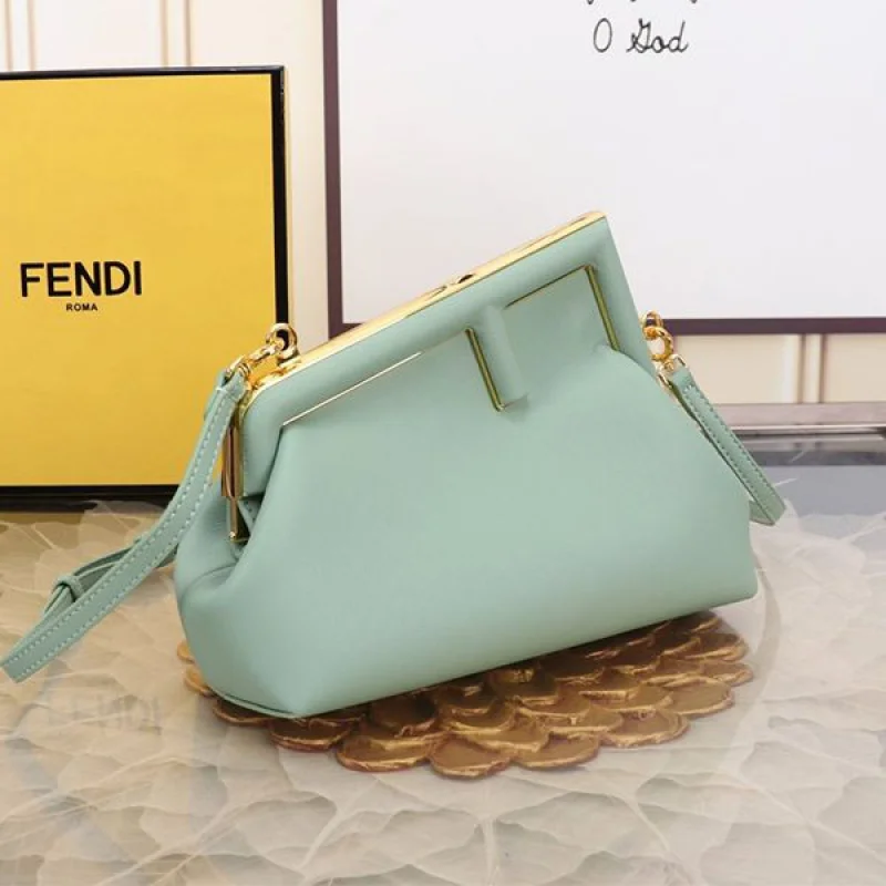 送料込 フェンディ ファースト スモール ショルダーバッグ コピー fei02469