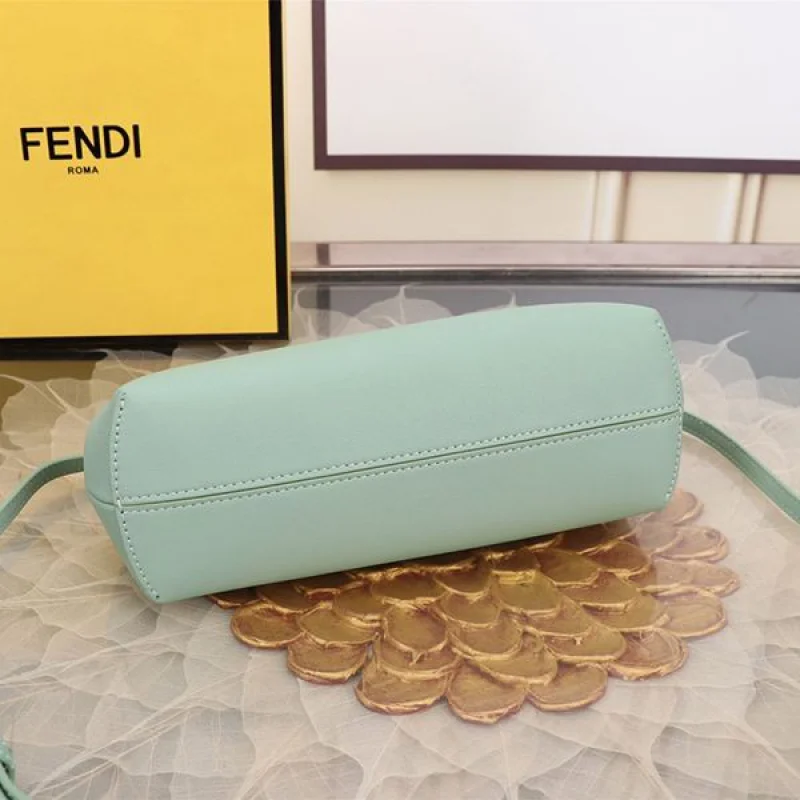 送料込 フェンディ ファースト スモール ショルダーバッグ コピー fei02469