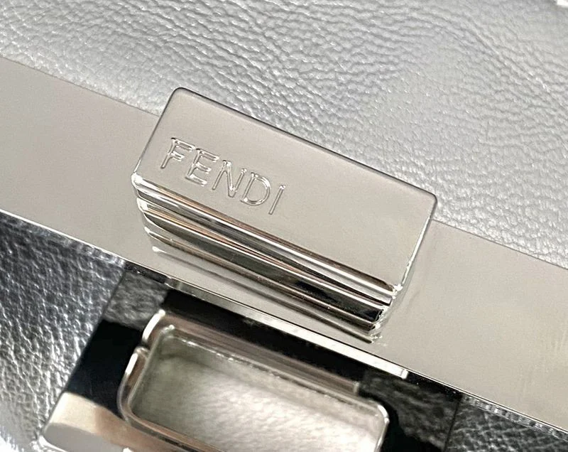 人気No1フェンディ 偽物 ピーカブー ミニ レザー バッグ fej53289