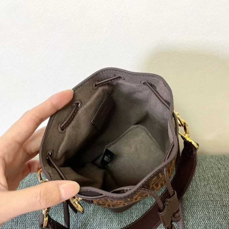 入手困難フェンディ MON TRESOR デニムキャンバス FFロゴ コピー★ fej54705