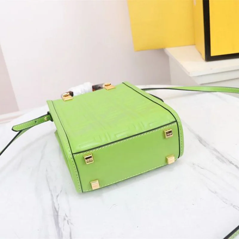 超話題!フェンディ Sunshine Shopper FF柄 レザーミニバッグ コピー fek19106
