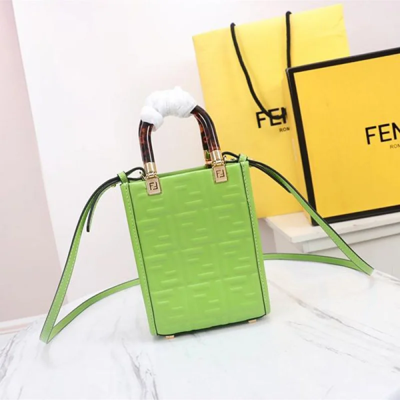 超話題!フェンディ Sunshine Shopper FF柄 レザーミニバッグ コピー fek19106