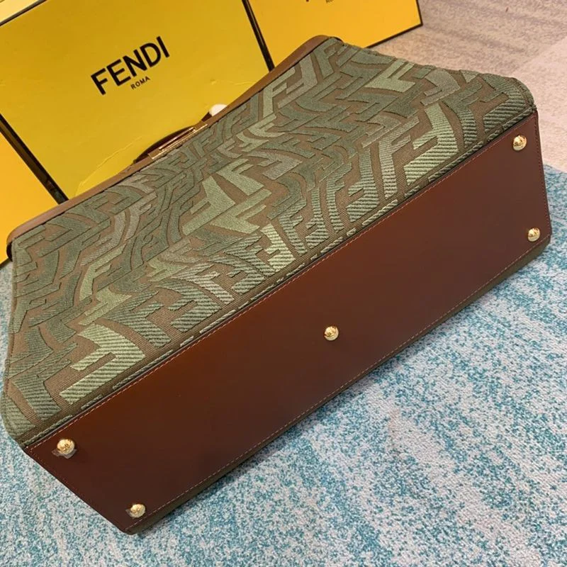 希少色フェンディ ピーカブー エックストート コピー FFウール フィッシュアイ バッグ fek61251