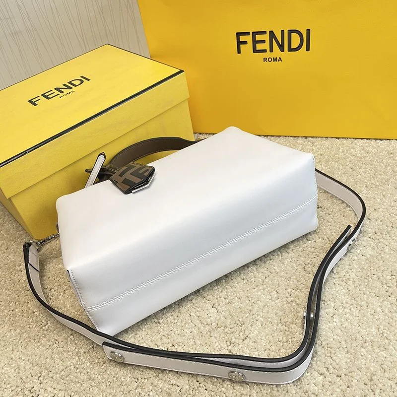大人気!!新色フェンディ 偽物 バイ ザ ウェイ ミディアム レザー ボストンバッグ fek65311