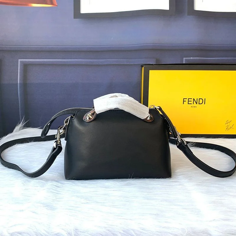 21AW新作フェンディ バイ ザ ウェイ コピー スモール レザー ボストンバッグ fek79056