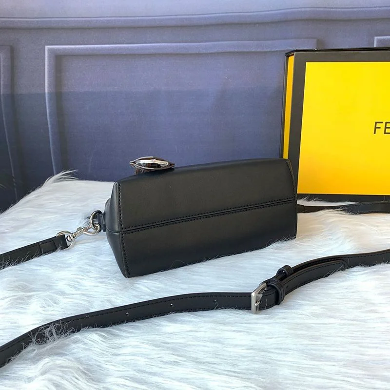 21AW新作フェンディ バイ ザ ウェイ コピー スモール レザー ボストンバッグ fek79056
