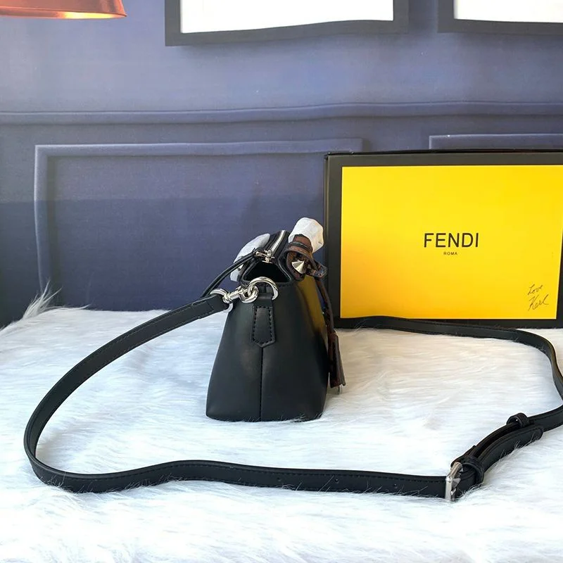 21AW新作フェンディ バイ ザ ウェイ コピー スモール レザー ボストンバッグ fek79056