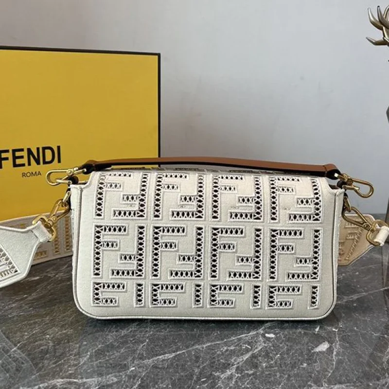 フェンディ バゲットFF刺繍 ハウンド ショルダーバッグ コピー fel58811