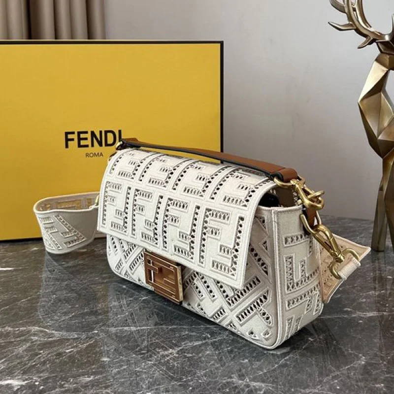 フェンディ バゲットFF刺繍 ハウンド ショルダーバッグ コピー fel58811