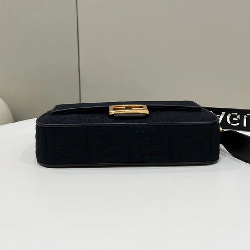 超話題!フェンディ バゲット コピー FFキャンバス fel72619