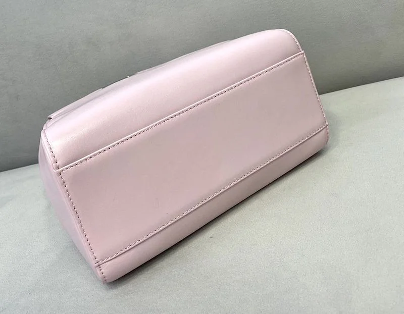 定番フェンディ ピーカブー 偽物 ミニ レザー バッグ fel90155