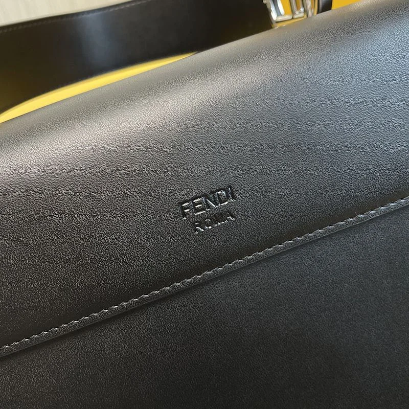 秋冬新作フェンディ キャナイ エフ コピー レザー バッグ fem67499