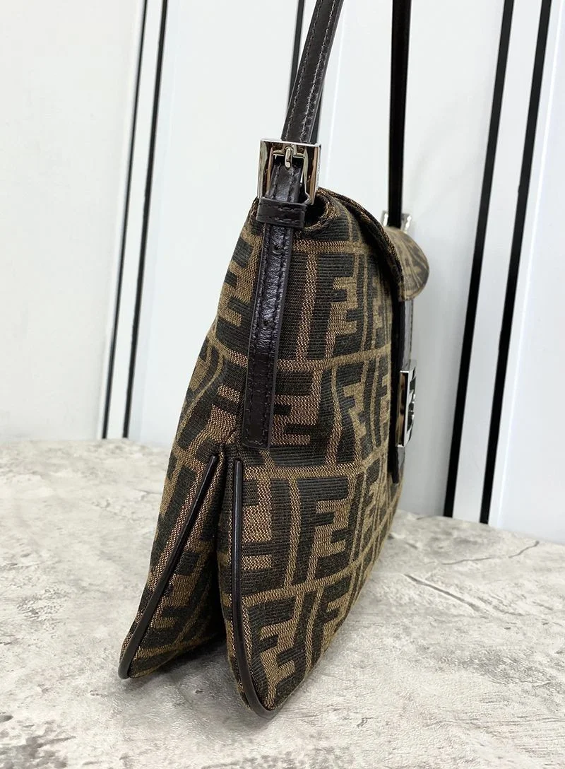 21-22AWフェンディ バゲット 偽物 ファブリック バッグ fem88952