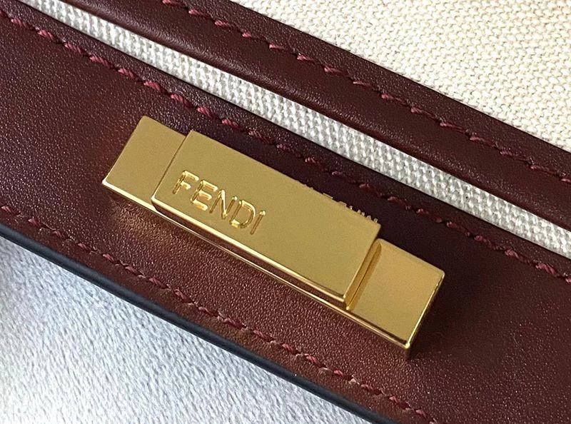 超希少！フェンディ 偽物 ピーカブー エックストート キャンバス バッグ fen64645