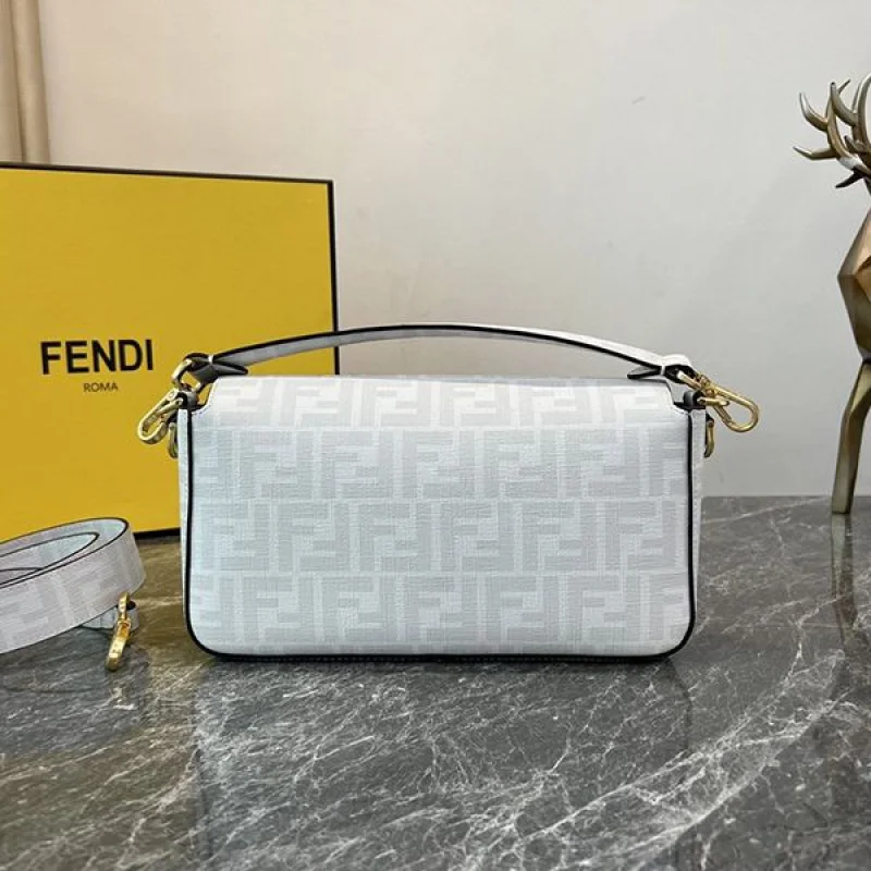 最新でオシャレ フェンディ バゲット コピー ミディアムファブリックバッグ fen90010