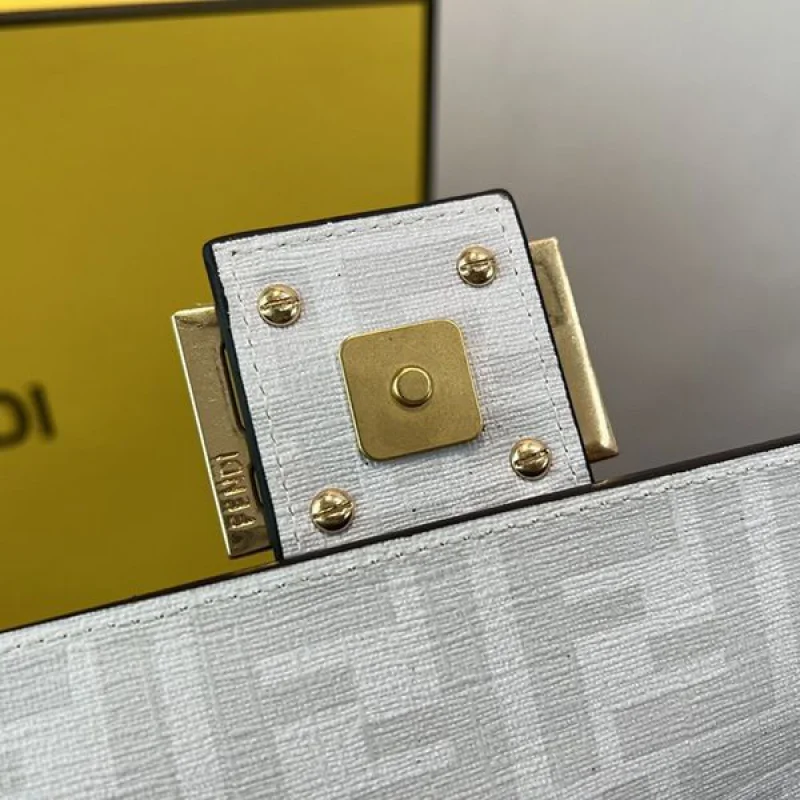 最新でオシャレ フェンディ バゲット コピー ミディアムファブリックバッグ fen90010