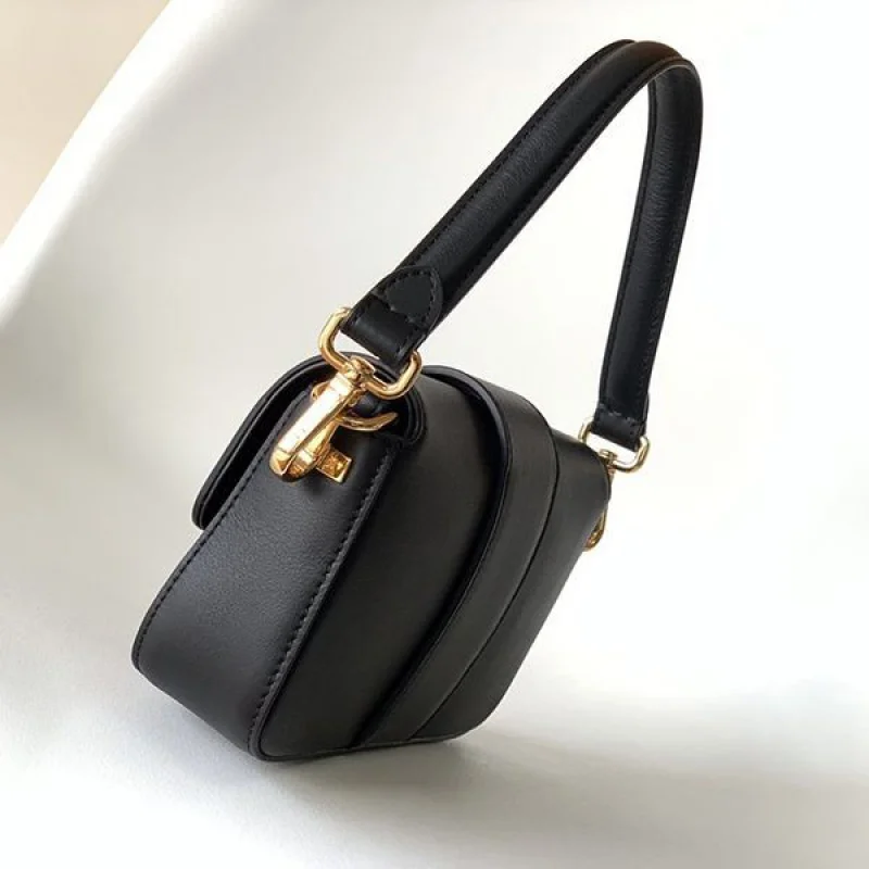 超話題!【FENDACE】ブローチ バゲット レザー バッグ スーパーコピー feo63238