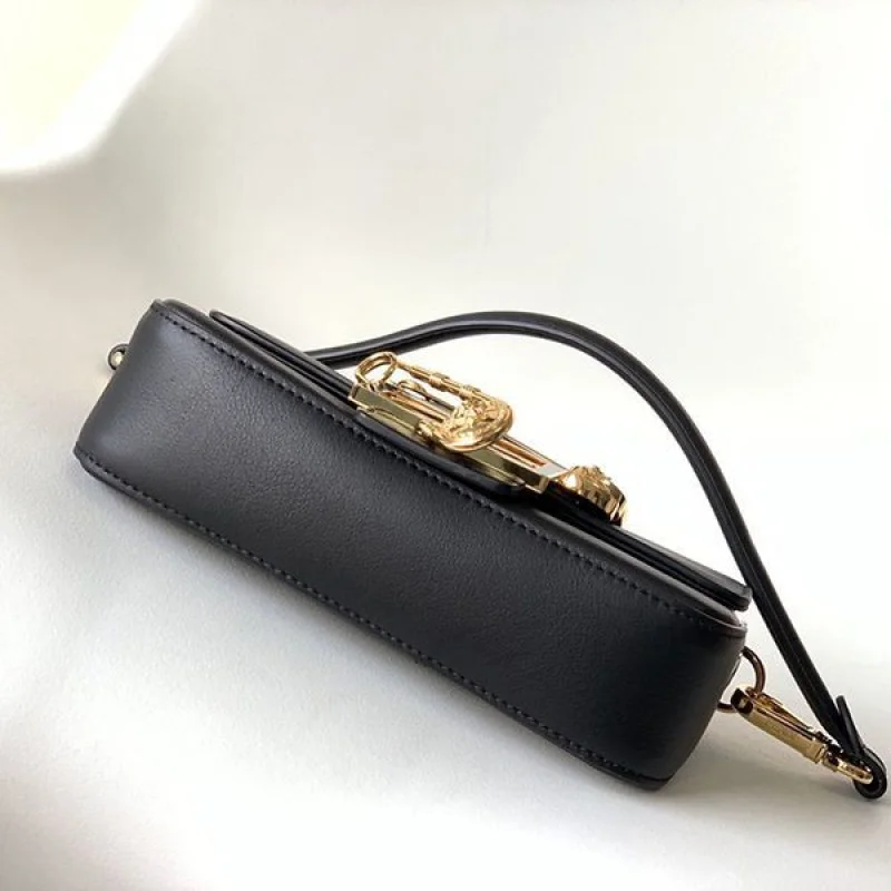 超話題!【FENDACE】ブローチ バゲット レザー バッグ スーパーコピー feo63238