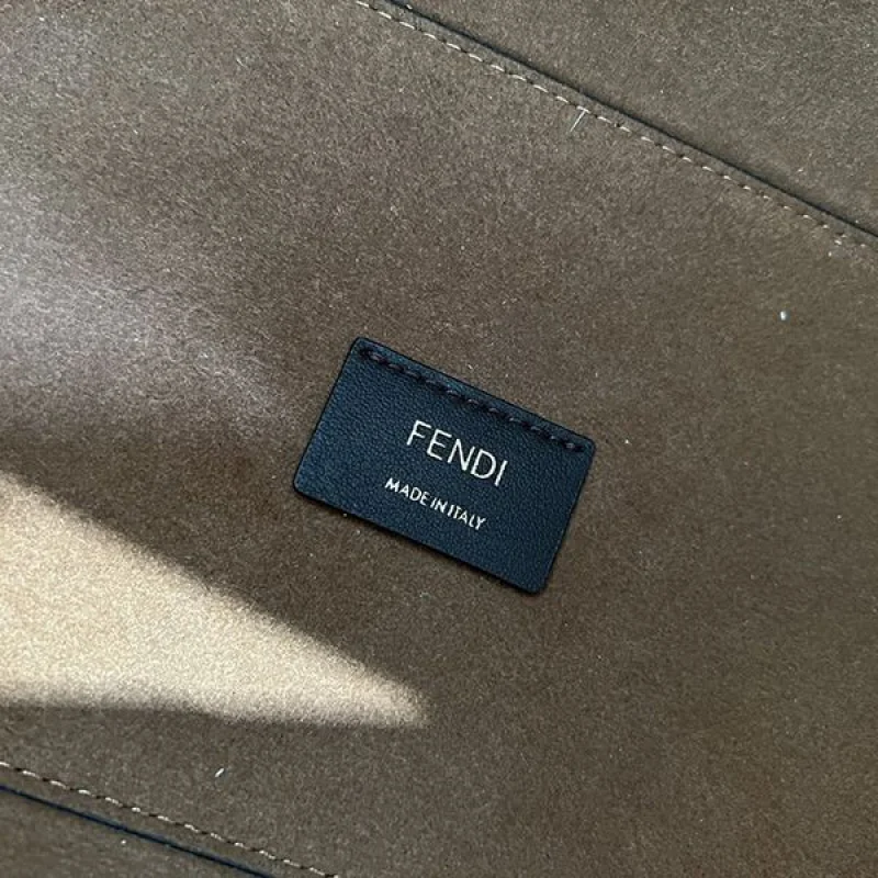 ☆超人気☆フェンディ サンシャイン ミディアム レザー ショッパーバッグ コピー fep53986