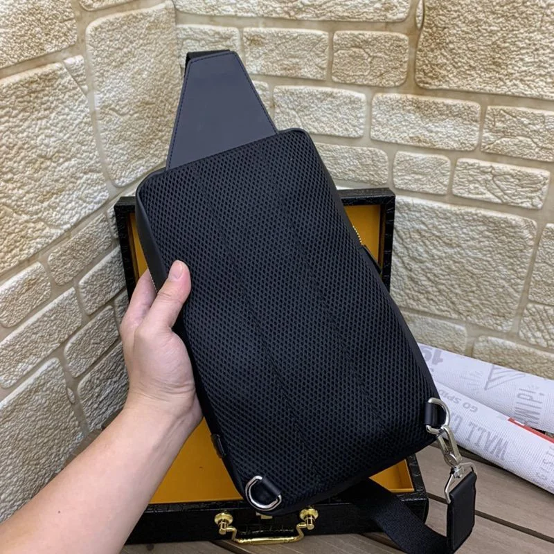 希少色フェンディ バッグ バグズ 偽物 ナイロンワンショルダーバックパック fep71090