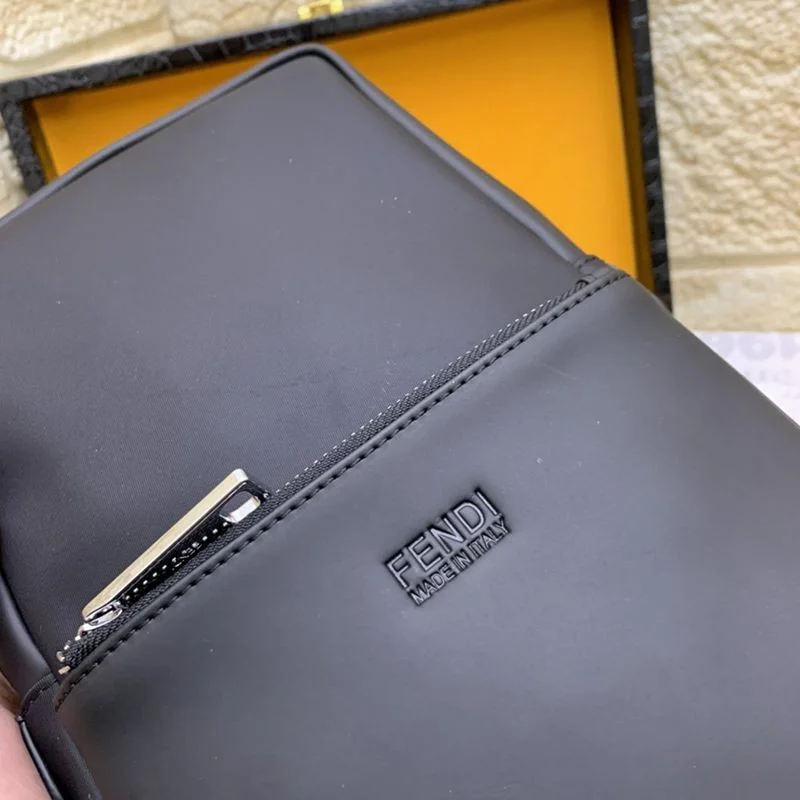 希少色フェンディ バッグ バグズ 偽物 ナイロンワンショルダーバックパック fep71090