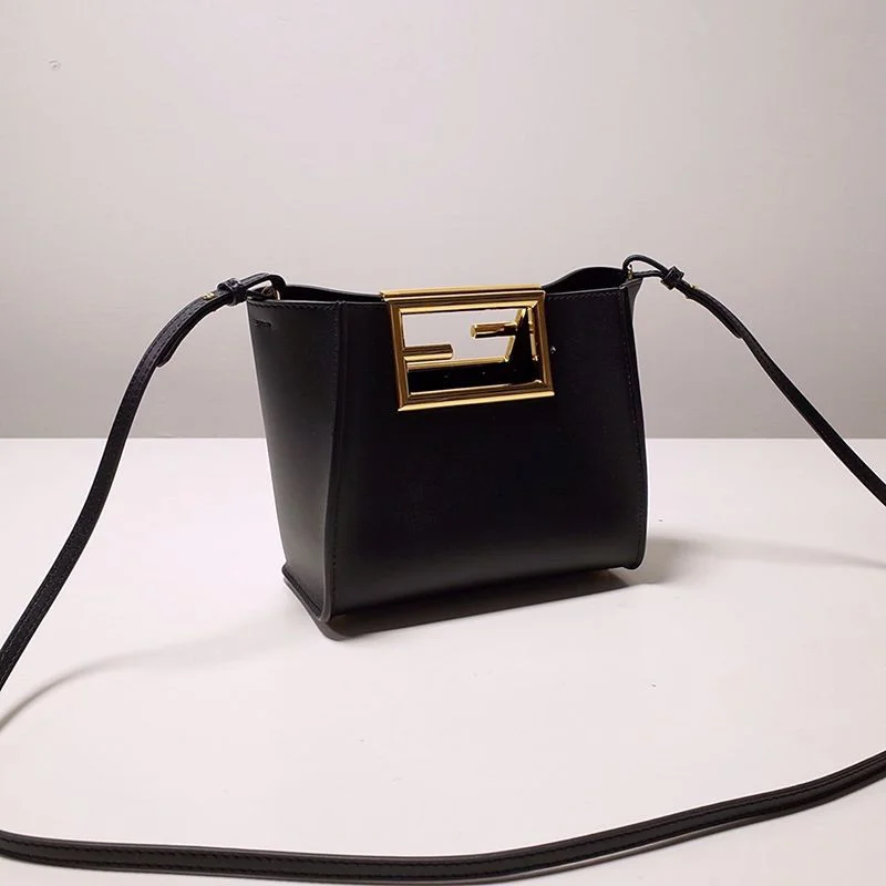 秋冬新作フェンディ ウェイ レザー バッグ コピー fep86505