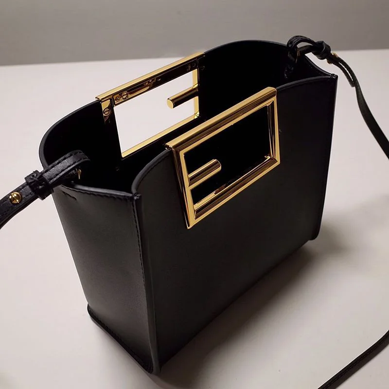秋冬新作フェンディ ウェイ レザー バッグ コピー fep86505