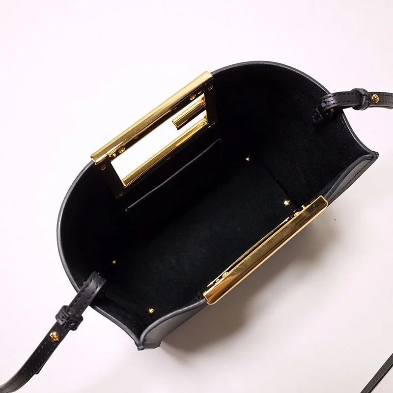 秋冬新作フェンディ ウェイ レザー バッグ コピー fep86505