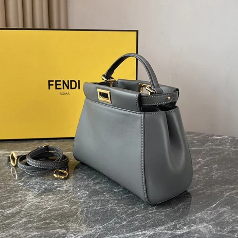 人気 フェンディ 偽物 ショルダーバッグお洒落に♪ fep97673