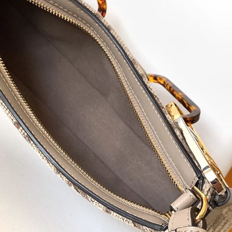 速達発送 フェンディ ショルダーバッグ 偽物 2Way ロゴ O LOCK SWING HOBO feq62460