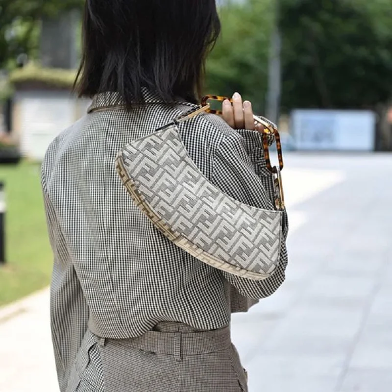速達発送 フェンディ ショルダーバッグ 偽物 2Way ロゴ O LOCK SWING HOBO feq62460