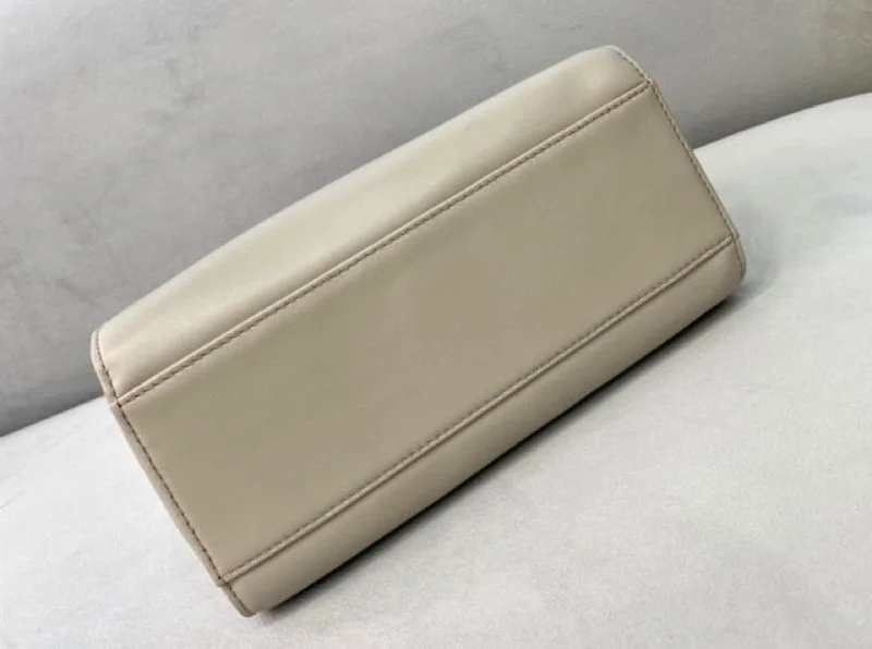 秋冬新作フェンディ コピー ピーカブー ミニ レザー バッグ feq73977