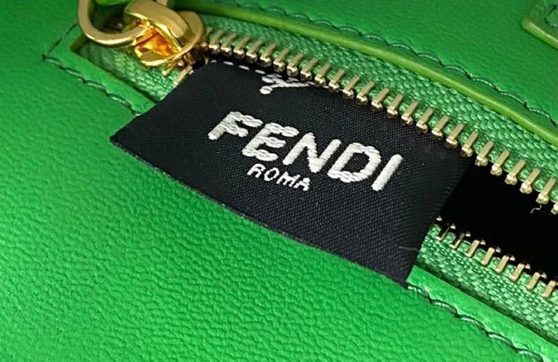 希少色フェンディ コピー ピーカブー ミニ レザー バッグ fer24035