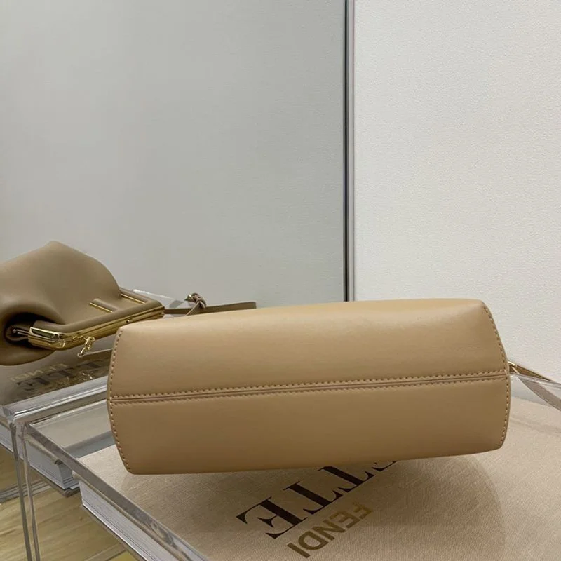 目を惹くカラーフェンディ ファースト 偽物 レザー バッグ fer55501