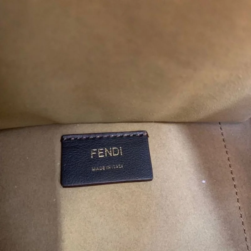 速達発送 フェンディ*サンシャイン 偽物 ミディアム レザー ショッパー fet31635