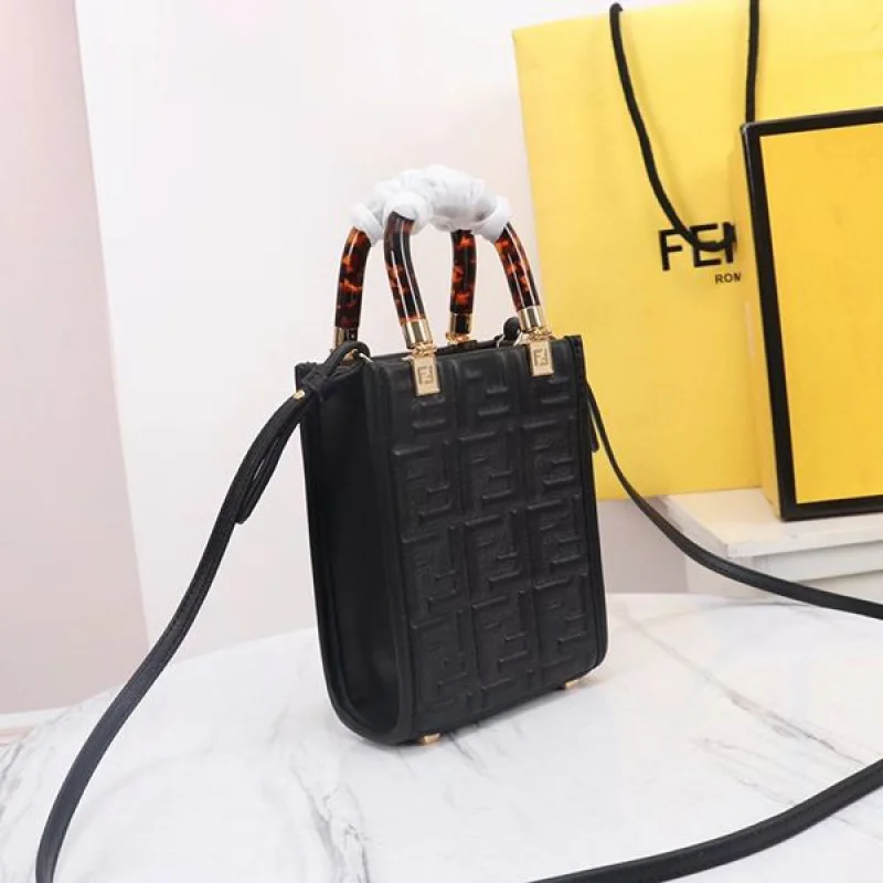 フェンディ Sunshine Shopper FF柄 レザーミニバッグ 偽物 fet50094