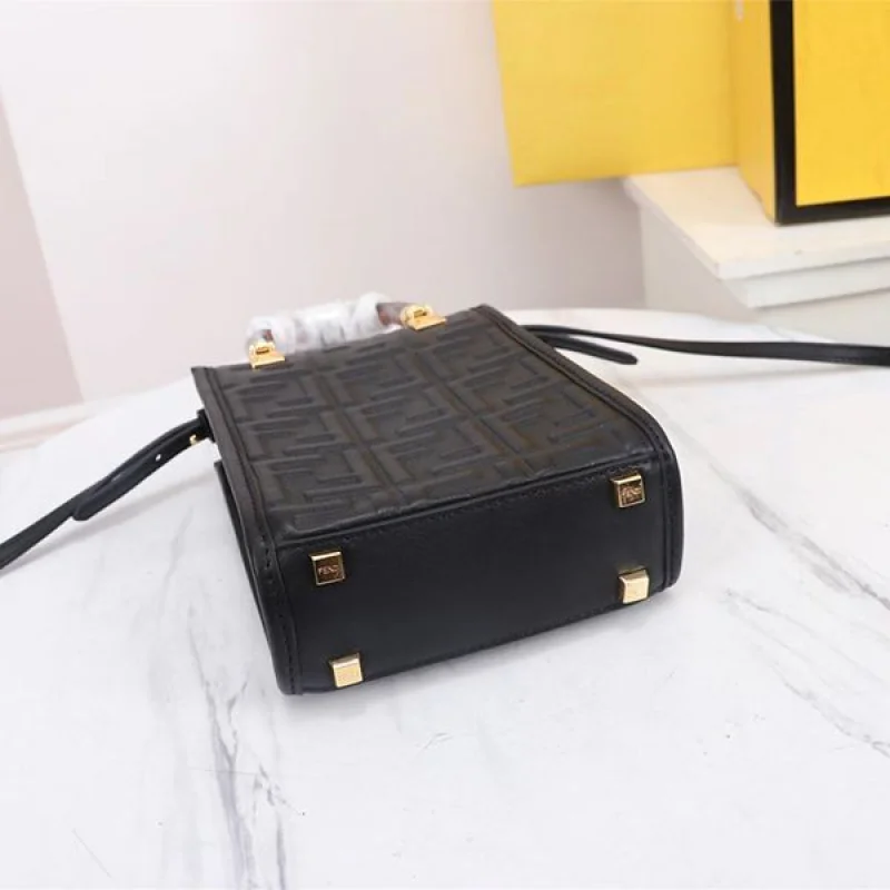 フェンディ Sunshine Shopper FF柄 レザーミニバッグ 偽物 fet50094