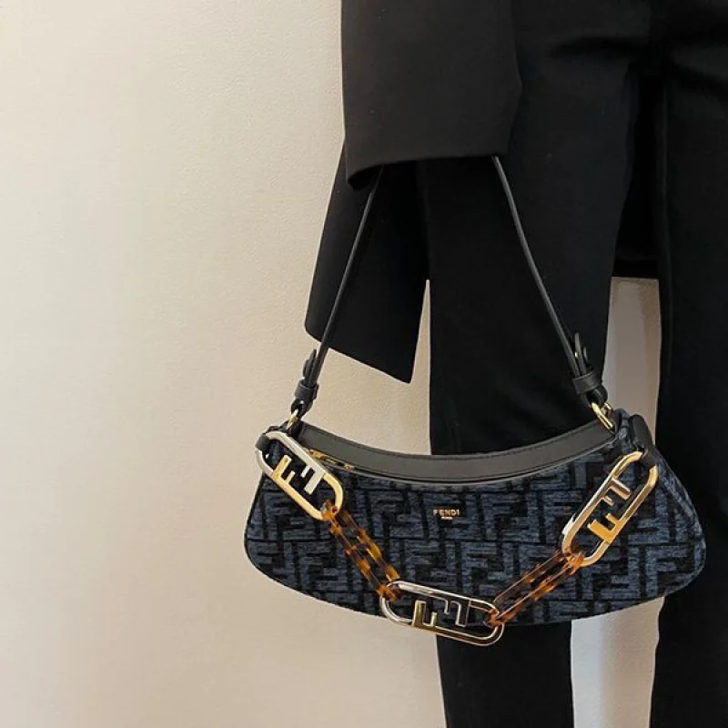 ☆超人気☆フェンディ ショルダーバッグ コピー 2Way ロゴ O LOCK SWING HOBO fet74122