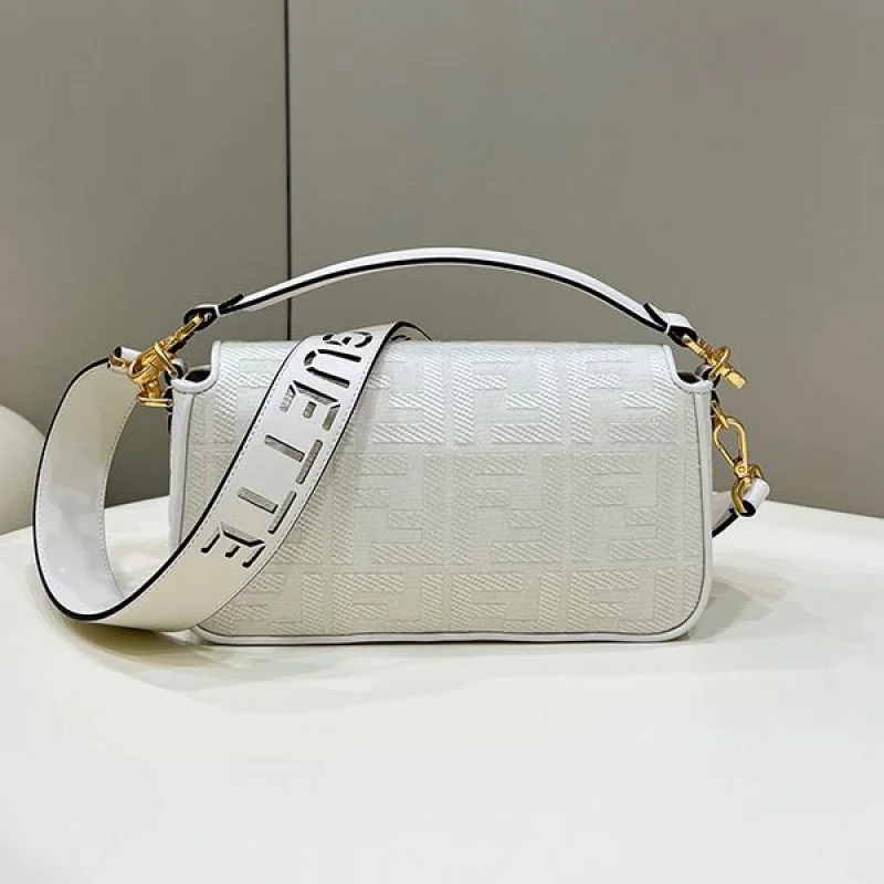 最安値挑戦 フェンディ バゲット FFキャンバス コピー feu03986
