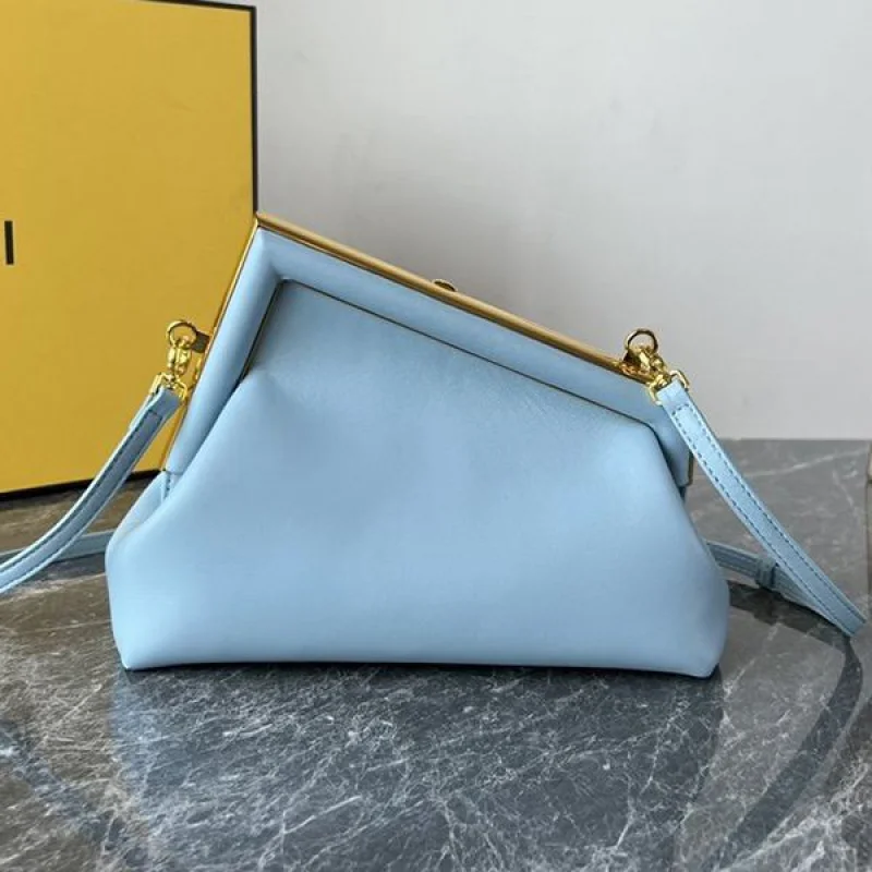 【大特価】フェンディ ファースト スモール 偽物ショルダーバッグ feu82374