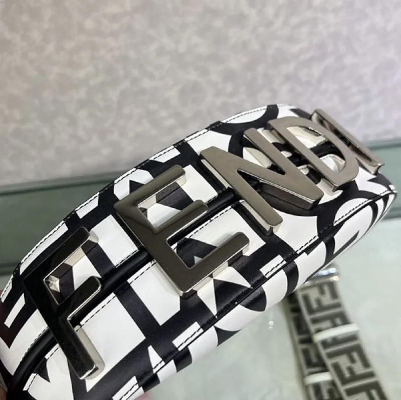 フェンディ ROMAカプセル プリント レザー バッグ コピー fev03686