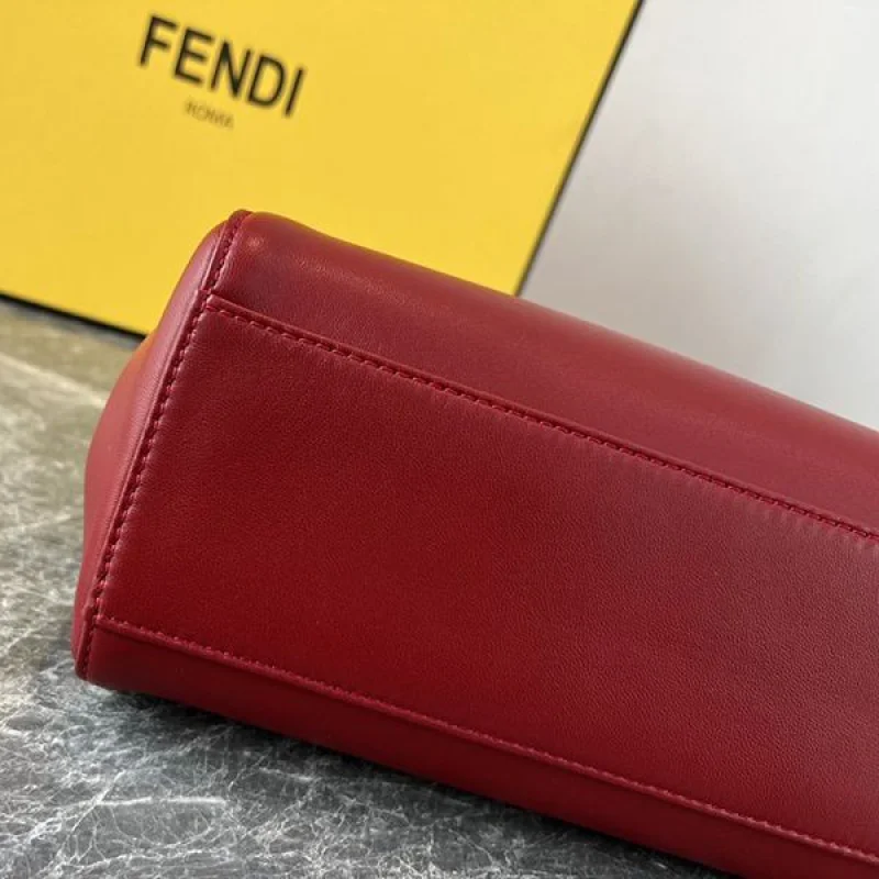 目を惹くカラー フェンディ ショルダーバッグ コピー fev72717