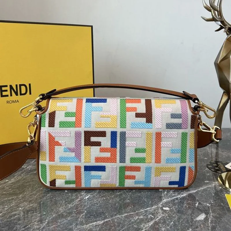 フェンディ バゲットFF刺繍 ハウンド ショルダーバッグ 偽物 few86164