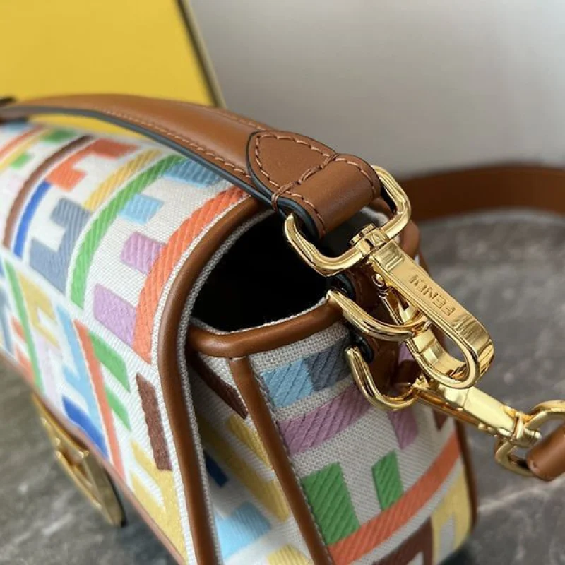 フェンディ バゲットFF刺繍 ハウンド ショルダーバッグ 偽物 few86164